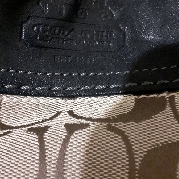 Coach Black and Tan Signature Shoulder Bag - Picture 3 of 14